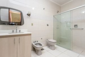 Casa com 387m², 3 dormitórios no bairro Vila Ipiranga em Porto Alegre para Alugar