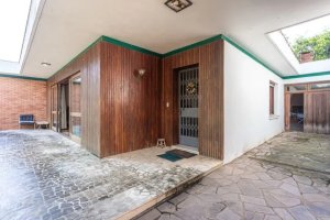 Casa com 387m², 3 dormitórios no bairro Vila Ipiranga em Porto Alegre para Alugar