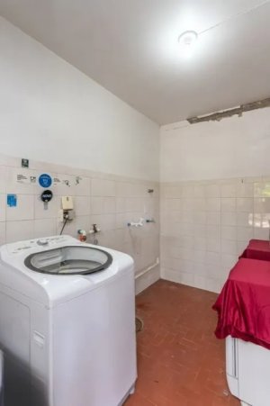 Casa com 387m², 3 dormitórios no bairro Vila Ipiranga em Porto Alegre para Alugar