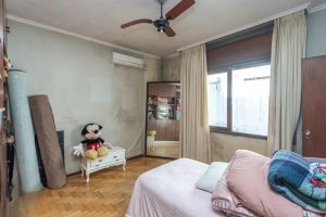 Casa com 387m², 3 dormitórios no bairro Vila Ipiranga em Porto Alegre para Alugar