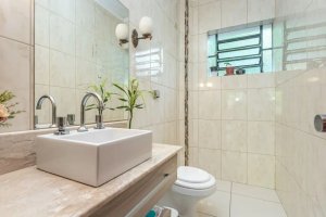 Casa com 387m², 3 dormitórios no bairro Vila Ipiranga em Porto Alegre para Alugar