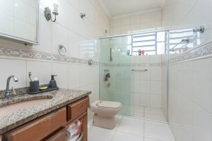 Casa com 387m², 3 dormitórios no bairro Vila Ipiranga em Porto Alegre para Alugar