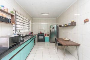 Casa com 387m², 3 dormitórios no bairro Vila Ipiranga em Porto Alegre para Alugar