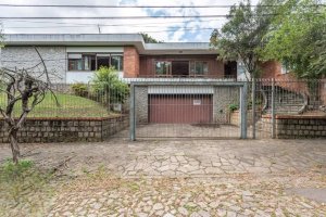 Casa com 387m², 3 dormitórios no bairro Vila Ipiranga em Porto Alegre para Alugar