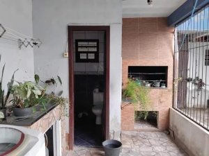 Casa com 230m², 3 dormitórios no bairro Sarandi em Porto Alegre para Alugar