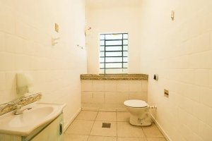 Casa comercial com 310m² no bairro São João em Porto Alegre para Alugar