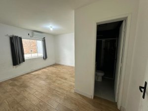 Casa com 350m², 3 dormitórios no bairro Cristal em Porto Alegre para Alugar