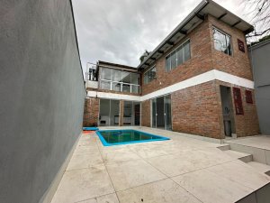 Casa com 350m², 3 dormitórios no bairro Cristal em Porto Alegre para Alugar