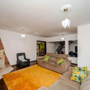 Casa com 287m², 3 dormitórios no bairro Sarandi em Porto Alegre para Alugar