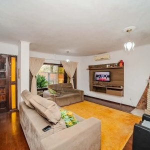 Casa com 287m², 3 dormitórios no bairro Sarandi em Porto Alegre para Alugar