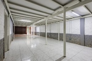 Depósito com 310m² no bairro São Geraldo em Porto Alegre para Alugar