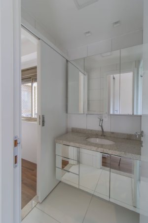 Apartamento com 121m², 3 dormitórios no bairro Petrópolis em Porto Alegre para Alugar