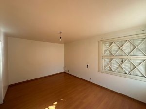 Casa com 250m², 5 dormitórios no bairro Rio Branco em Porto Alegre para Alugar