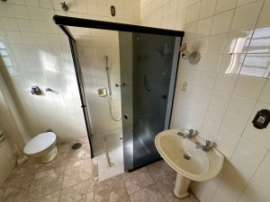 Casa com 250m², 5 dormitórios no bairro Rio Branco em Porto Alegre para Alugar