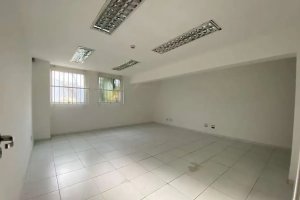Loja com 840m² no bairro Auxiliadora em Porto Alegre para Alugar