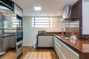 Apartamento com 144m², 3 dormitórios no bairro Petrópolis em Porto Alegre para Alugar