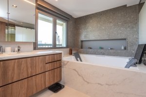 Apartamento com 172m², 4 dormitórios no bairro Três Figueiras em Porto Alegre para Alugar