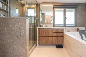 Apartamento com 172m², 4 dormitórios no bairro Três Figueiras em Porto Alegre para Alugar