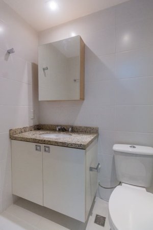 Apartamento com 58m², 1 dormitório no bairro Três Figueiras em Porto Alegre para Alugar