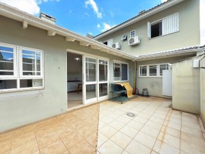 Casa em Condomínio com 223m², 3 dormitórios no bairro Sarandi em Porto Alegre para Alugar