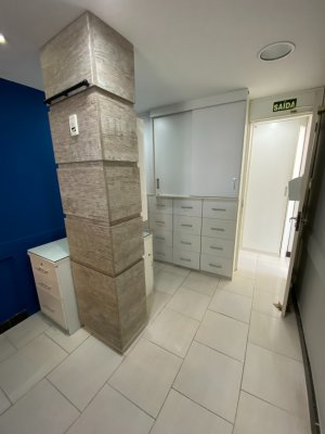 Sala Comercial com 280m² no bairro Centro Histórico em Porto Alegre para Alugar
