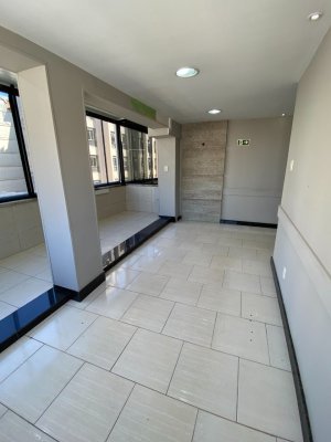 Sala Comercial com 280m² no bairro Centro Histórico em Porto Alegre para Alugar