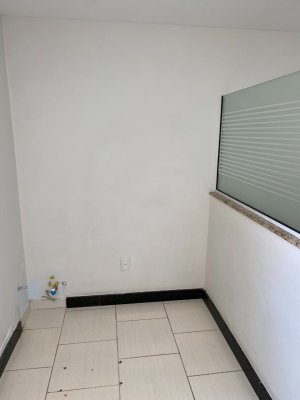 Sala Comercial com 280m² no bairro Centro Histórico em Porto Alegre para Alugar