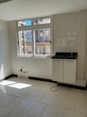 Sala Comercial com 280m² no bairro Centro Histórico em Porto Alegre para Alugar