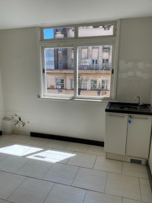 Sala Comercial com 280m² no bairro Centro Histórico em Porto Alegre para Alugar