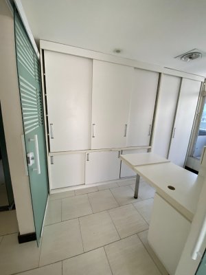 Sala Comercial com 280m² no bairro Centro Histórico em Porto Alegre para Alugar