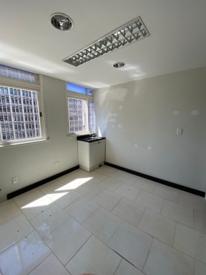 Sala Comercial com 280m² no bairro Centro Histórico em Porto Alegre para Alugar