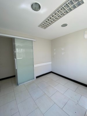 Sala Comercial com 280m² no bairro Centro Histórico em Porto Alegre para Alugar