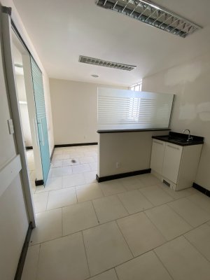 Sala Comercial com 280m² no bairro Centro Histórico em Porto Alegre para Alugar