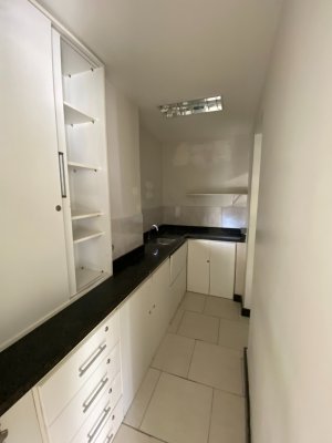Sala Comercial com 280m² no bairro Centro Histórico em Porto Alegre para Alugar