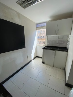 Sala Comercial com 280m² no bairro Centro Histórico em Porto Alegre para Alugar