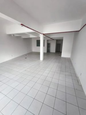 Loja com 160m² no bairro São Sebastião em Porto Alegre para Alugar