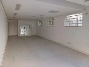 Loja com 74m² no bairro Floresta em Porto Alegre para Alugar