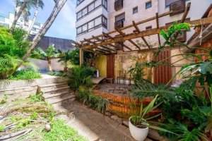 Casa com 185m², 4 dormitórios no bairro Auxiliadora em Porto Alegre para Alugar