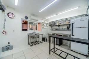Casa com 185m², 4 dormitórios no bairro Auxiliadora em Porto Alegre para Alugar