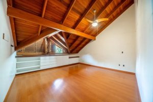 Casa com 185m², 4 dormitórios no bairro Auxiliadora em Porto Alegre para Alugar