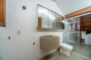 Casa com 185m², 4 dormitórios no bairro Auxiliadora em Porto Alegre para Alugar