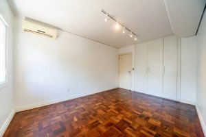 Casa com 185m², 4 dormitórios no bairro Auxiliadora em Porto Alegre para Alugar