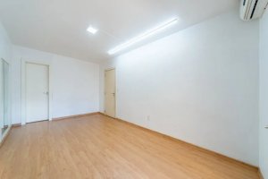 Casa com 185m², 4 dormitórios no bairro Auxiliadora em Porto Alegre para Alugar