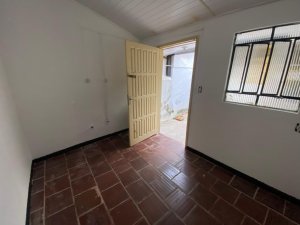 Casa comercial com 136m² no bairro Floresta em Porto Alegre para Alugar