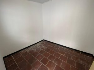 Casa comercial com 136m² no bairro Floresta em Porto Alegre para Alugar