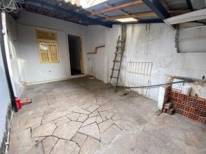 Casa comercial com 136m² no bairro Floresta em Porto Alegre para Alugar