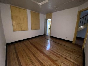 Casa comercial com 136m² no bairro Floresta em Porto Alegre para Alugar