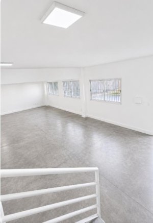Depósito com 750m² no bairro Humaitá em Porto Alegre para Alugar