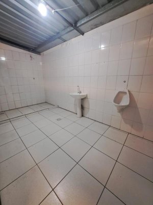 Depósito com 750m² no bairro Humaitá em Porto Alegre para Alugar