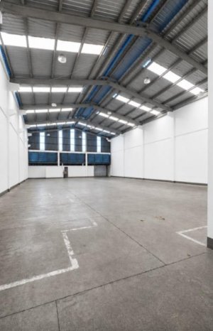 Depósito com 750m² no bairro Humaitá em Porto Alegre para Alugar